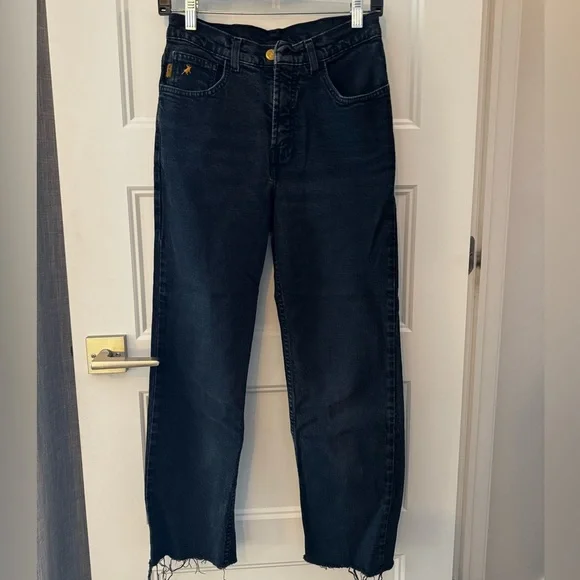 Lois Classic Vintage Straight Leg Relaxed Fit Jeans in Deep Faded Black Wash - Picture 2 of 6